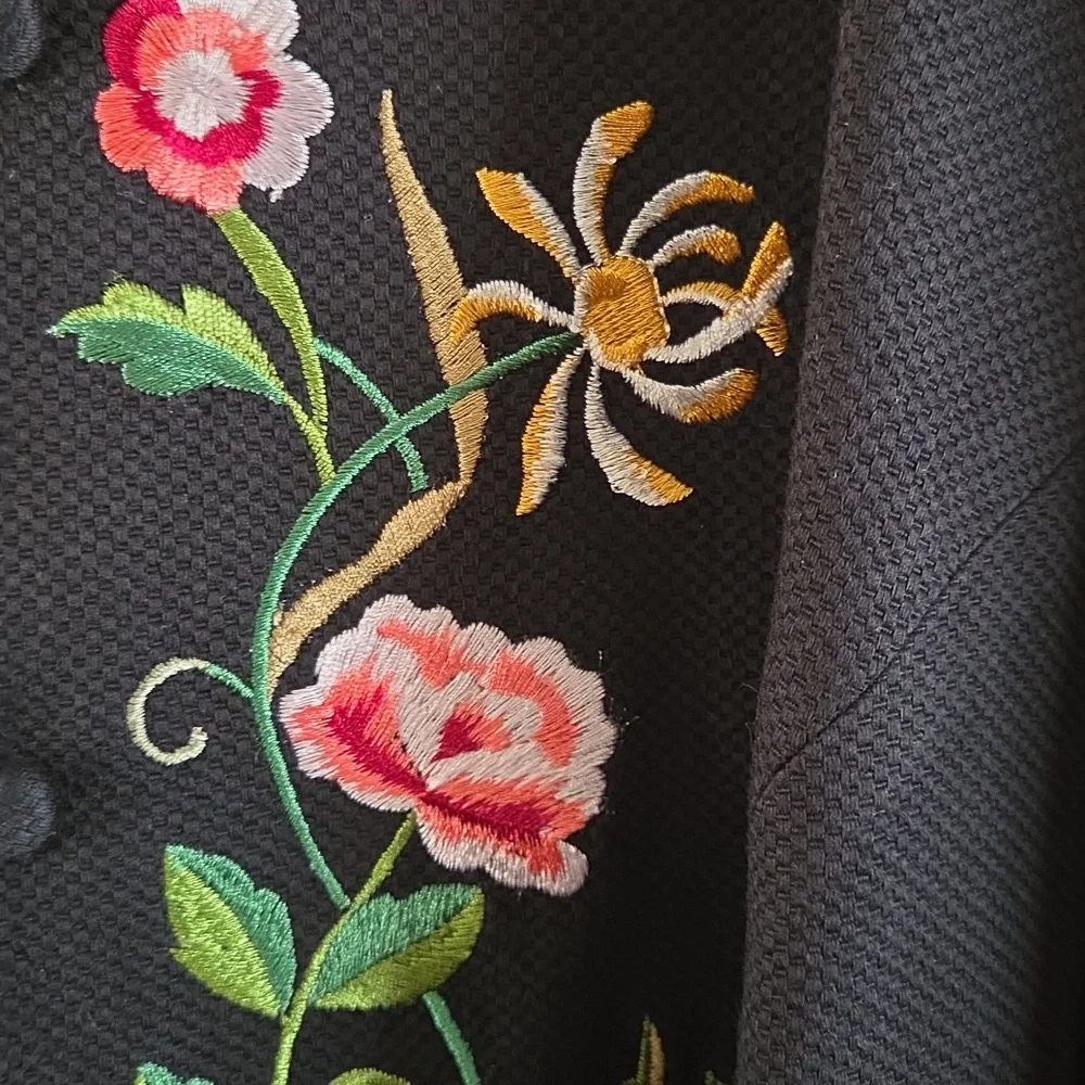 Victor Costa Black Cardigan with Floral Embroidery - Picture 4 of 6